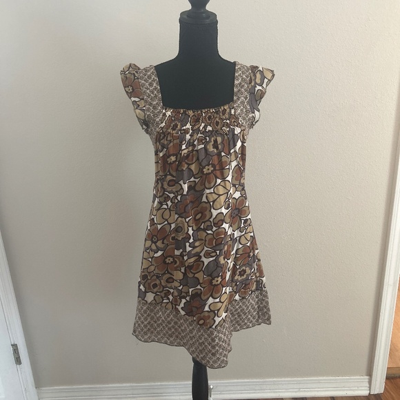 Dress - Picture 1 of 3